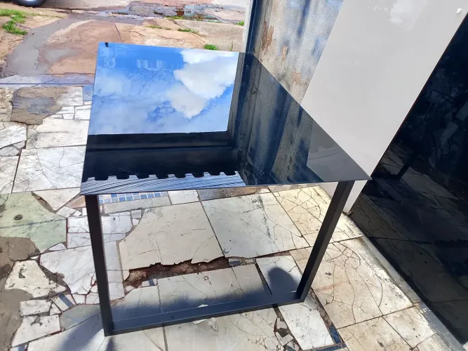 Mesa industrial de ferro com vidro 