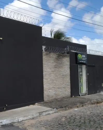 Aluga-se escritório de 40 m²,esquina da Jaguarari com a rua Pinheiro Borges nº700