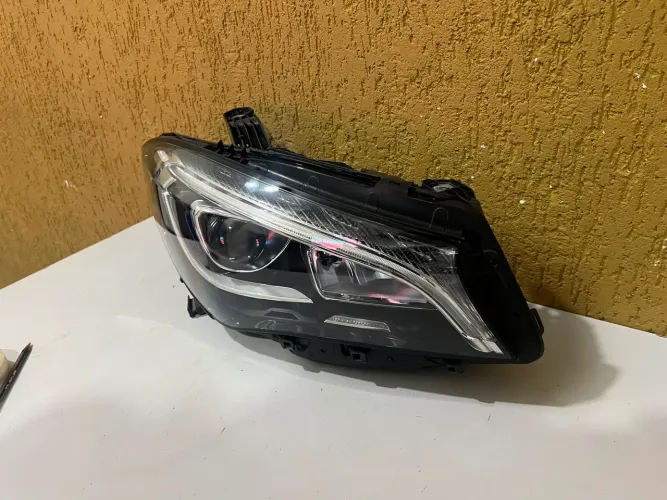 Farol direito Mercedes CLA 180 / 200 / 250 2017/2018/2019