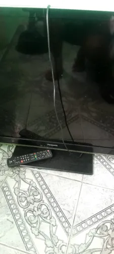 Vende-se tv Panasonic, não é smart 350 se vim com 300 leva