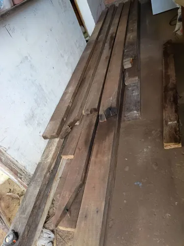 Vendo viga de peroba 25 o metro tem de 15 e 11 de largura