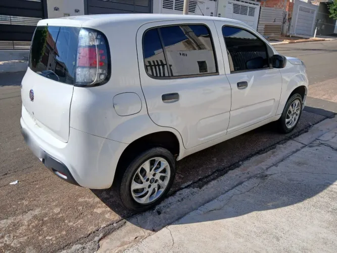 Fiat Uno Attractive 1.0 EVO Fire Flex 8V 5P 2020