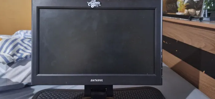 Monitor 14 polegadas. 