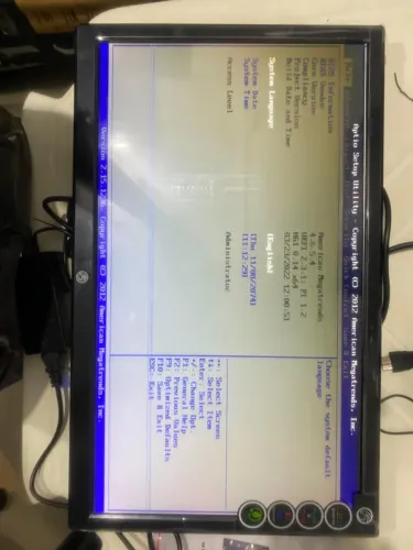 Monitor Tronos 22 polegadas com pequenas listras na tela