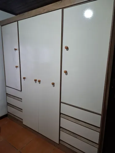 Vendo guarda roupa semi novo ( entrego )