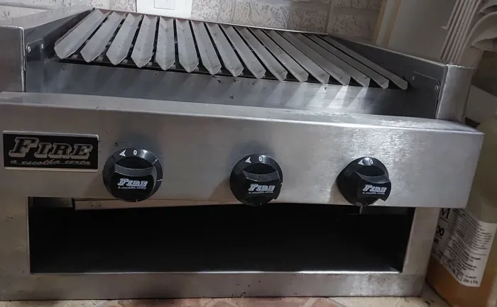 Char Broiler à gás FIRE (NOVO NUNCA USADO). 