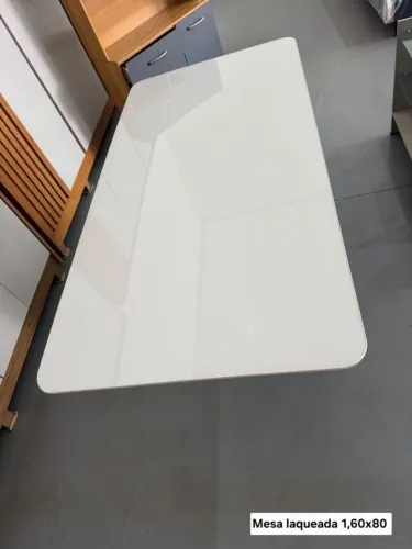 Mesa laqueada 1,60x80 $550,00 A vista <br>$550,00 A vista ou 12x 53,62 no cartão de crédito