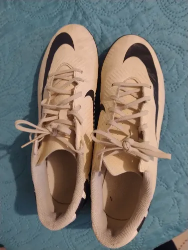 Chuteira society Nike, pouco uso, tamanho 42