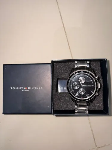 Relógio Tommy Hilfiger prata 