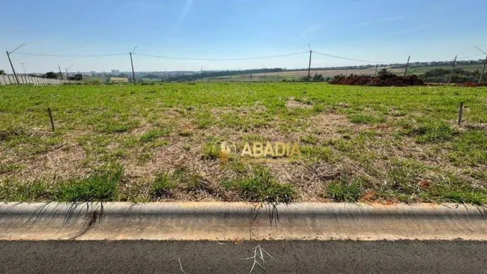 Terreno a venda em Paulinia no condomínio Villagio