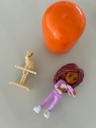 Kinder ovo maxi veterinária morena. Páscoa
