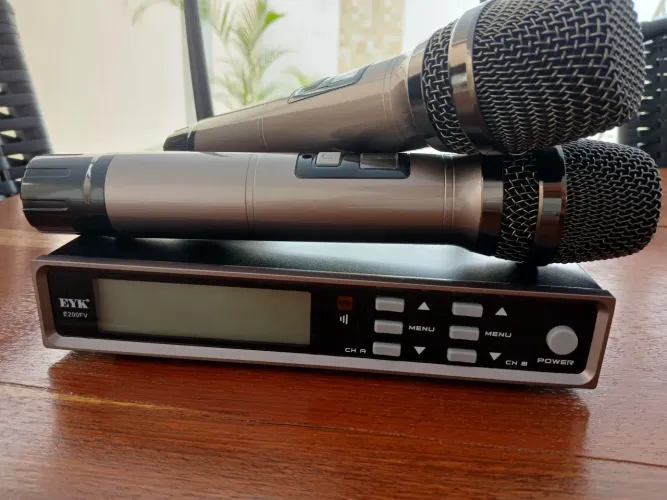 Microfones sem fio Profissional novos .