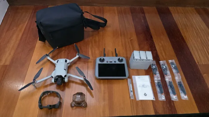 Drone DJI Mini 4 Pro Fly More Plus
