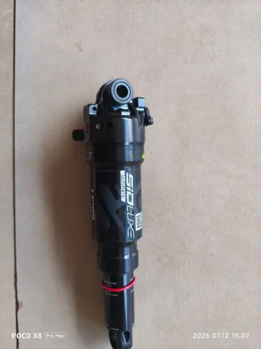 Shock traseiro com cartucho dianteiro e trava 3 estágios rockshox