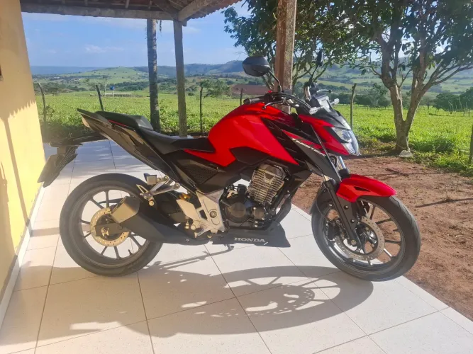 HONDA CB 300F TWISTER/ABS IMPECÁVEL