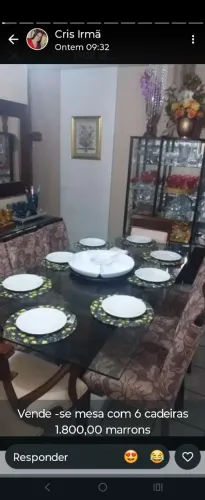 Conjunto: mesa de jantar com 6 cadeiras