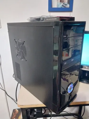 CPU grande muito bonita com Windows 10 - 4gb de ram e wi-fi