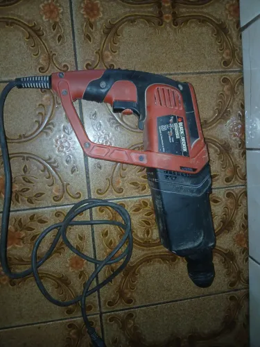 Martelete Black&Deker 700W (usado)