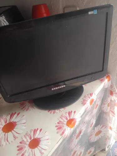 Monitor de computador para retirada de peças