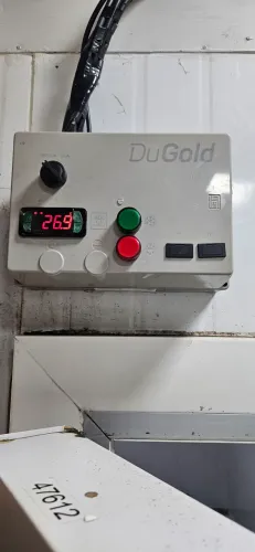 Câmara fria completa, pronta pra uso.