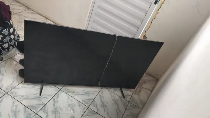 Vende-se uma televisão