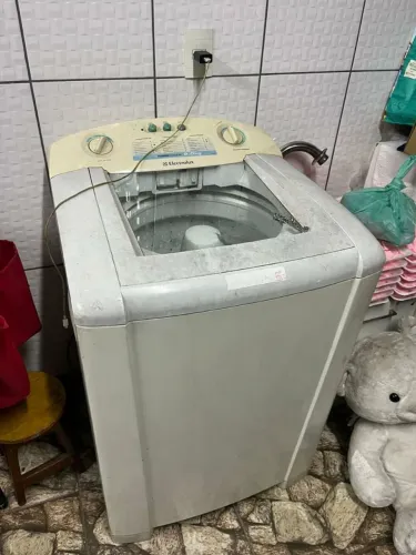 Maquina de lavar está apenas vazando mais funciona perfeitamente