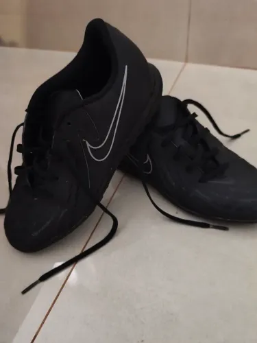 Chuteira Nike society número 35