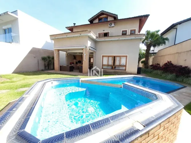 Casa à venda no condomínio Golf Village