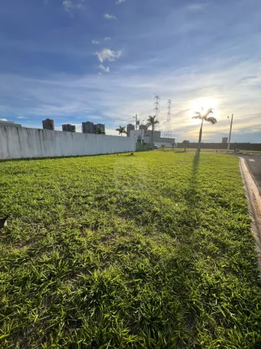 A Venda Terreno de esquina em Condomínio fechado Bairro Jardim Sul