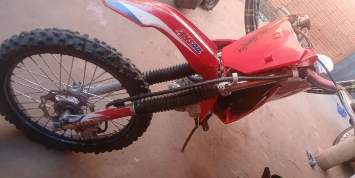 Crf 230 coisa fina vem nela aqui e so bota gasolina motor com comando