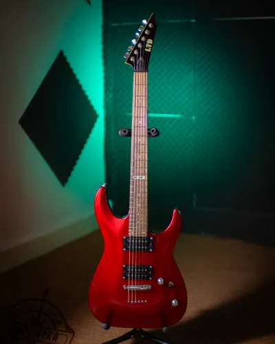 Guitarra LTD MH50-NT Superstrato