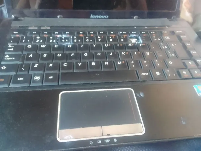 Notebook Lenovo retirar peças