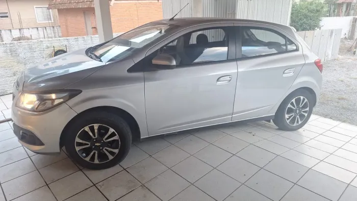 Chevrolet Onix Hatch LTZ 1.4 8V Flex Power Aut. 4P 2015