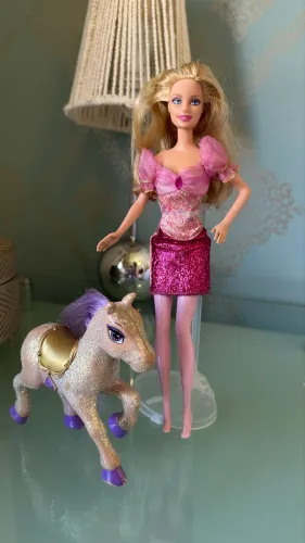Barbie Corinne + Pônei - Barbie e as Três Mosqueteiras