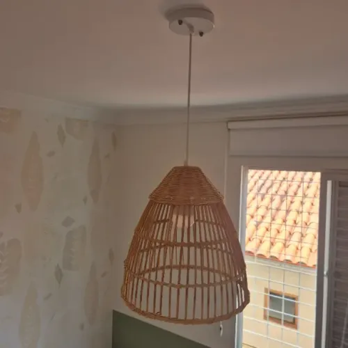 Pendente de bambu e vime