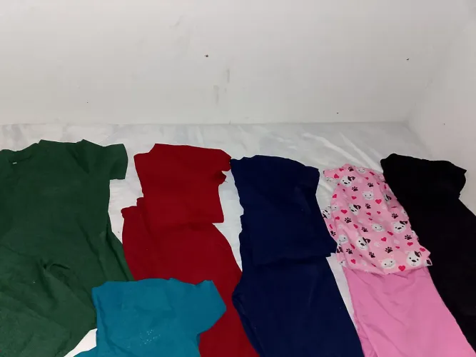 Pijamas cirúrgicos, jaleco e crocs