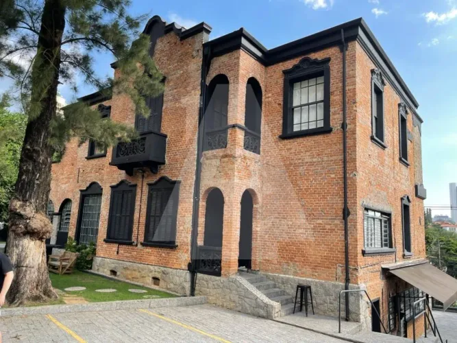 Casa comercial em local nobre de Higienópolis com renda