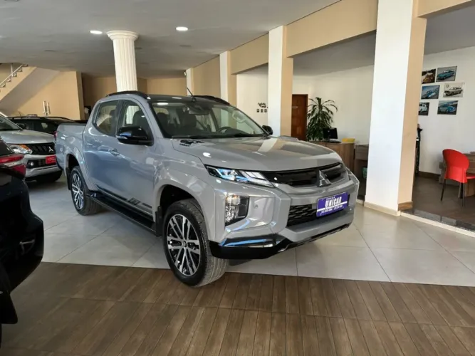 Mitsubishi L200 Tri. S.urban HPE-S 2.4 4X4 Die. AUT 2025