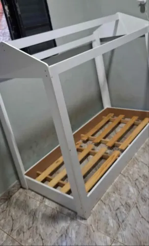 Cama montessoriana infantil