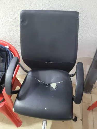Cadeira de escritório em bom estado