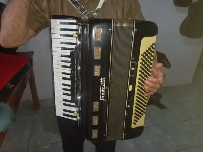 Sanfona (Acordeon) Super Frascatti 120 Baixos Preta - Ótimo Estado