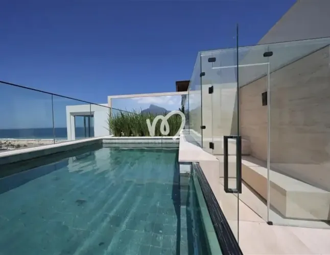 Cobertura Triplex de 733m² à venda no Leblon com elevador privativo, 5 suítes e lazer excl