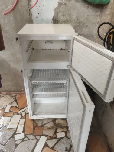 Vendo geladeira Elber 12 volts