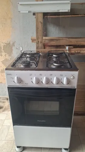 Vendo fogão de 4 bocas esmalte