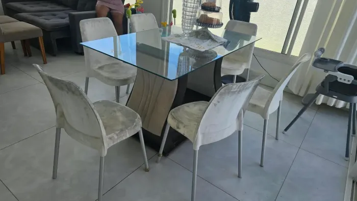 Mesa com 6 cadeiras