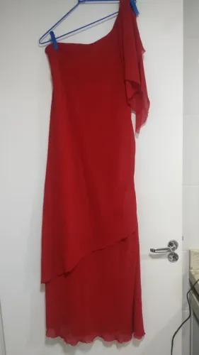 Vestido longo. Cor vermelho.