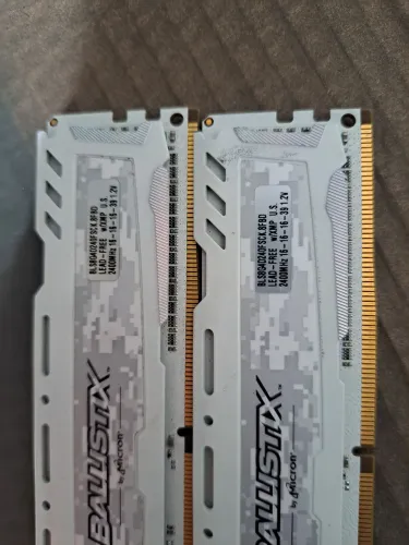 Kit 2x8GB (16GB) Crucial Ballistix DDR4 2400MHz<br><br><br><br>