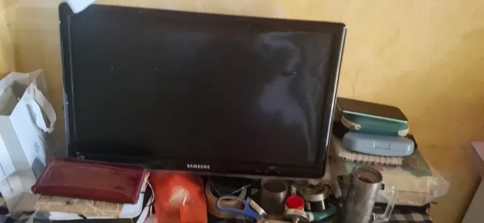 Televisao Samsung 24 com defeito apenas para retirada de pecas