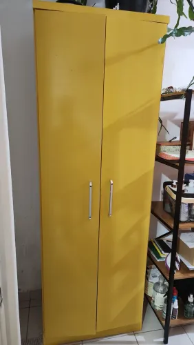 Imperdível! Armário duas portas! Ideal para organizar livos, sapatos, roupas etc.livros