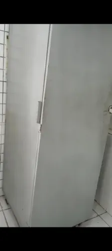Vendo armário para fermentação com 7 telas lisas e 8 telas perfuradas